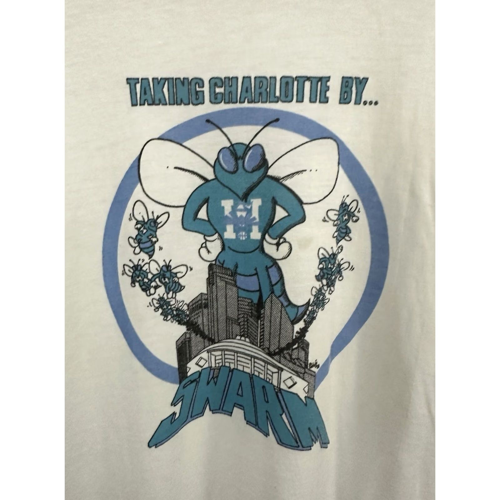 NBA VTG 80s NBA Charlotte Hornets Swarm Paper Thin Burnout Worn T-Shirt XL Mens White Size US XL / EU 56 / 4 - 6 Thumbnail