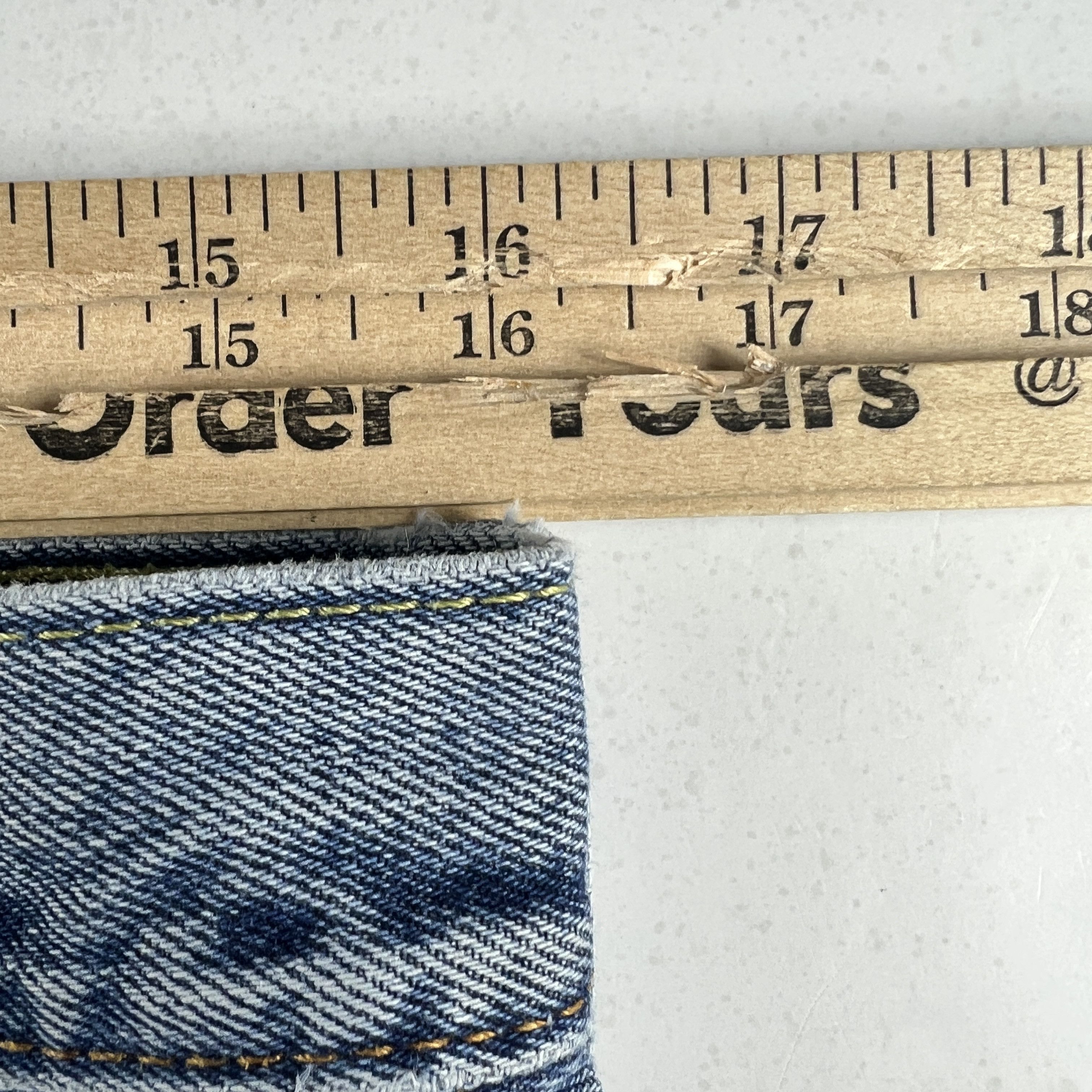Levi's Levi's Jean Shorts 550 Faded Bermuda Cut Off Denim Jorts Size US 32 / EU 48 - 22 Thumbnail