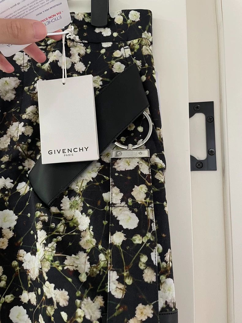 Givenchy Givenchy SizeS Starry mid-length pants Size US 30 / EU 46 - 3 Thumbnail