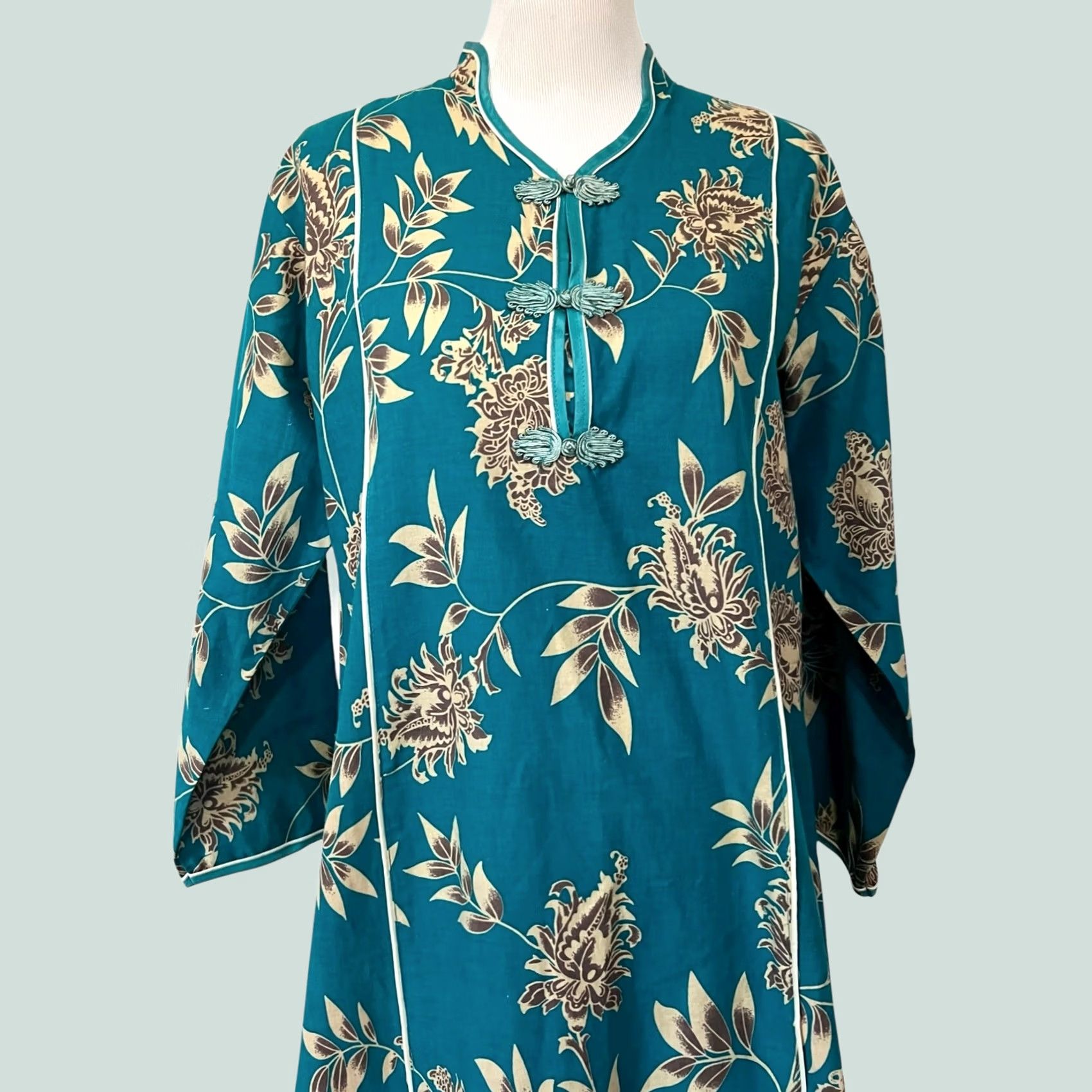 Vintage VINTAGE Orchid Kaftan Dress Mumu Blue Floral Frog Closure Cotton Sz Medium Size M / US 6-8 / IT 42-44 - 1 Thumbnail