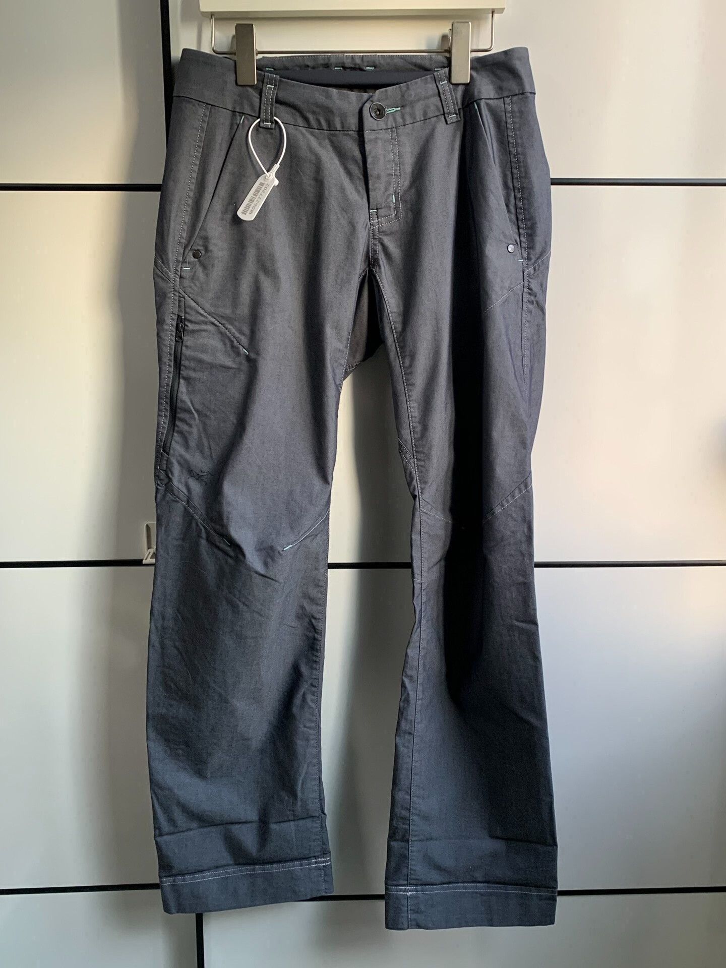 Arc'teryx ARC'TERYX Women's Cargo Pants 13714 Size 28" / US 6 / IT 42 - 1 Thumbnail
