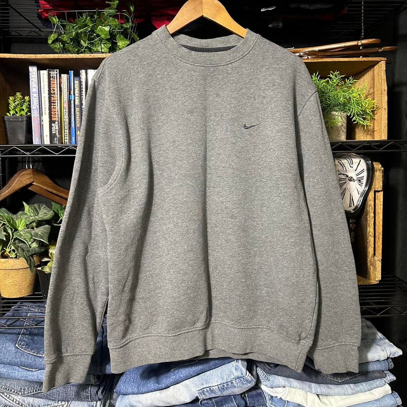 Nike Vintage 2000s Y2K Nike Basic Essentials Crewneck Sweatshirt Size US L / EU 52-54 / 3 - 1 Thumbnail