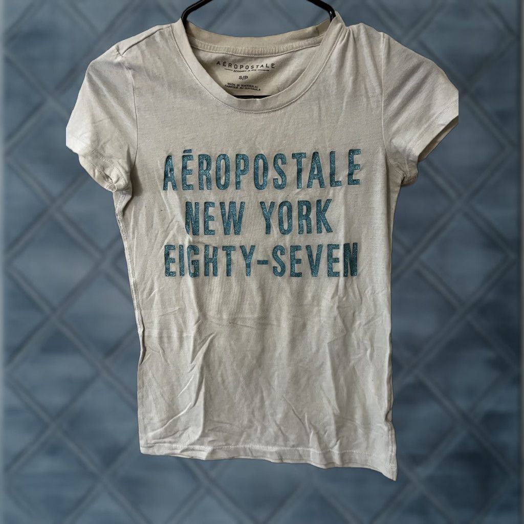 Aeropostale AEROPOSTALE Love Graphic Tee Shirt Women Ivory Small Short Sleeve Crew Neck Casual Size S / US 4 / IT 40 - 1 Thumbnail