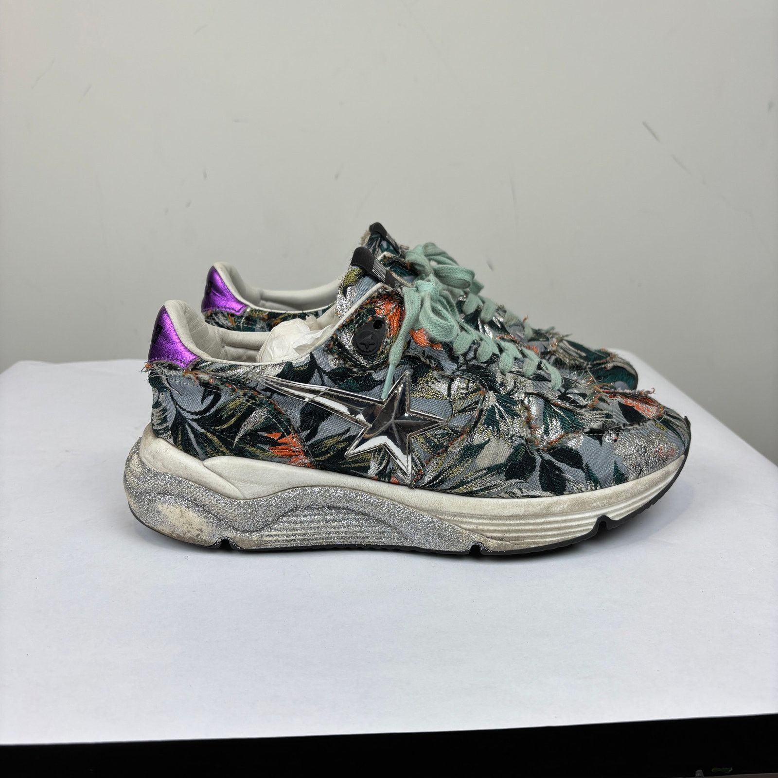 Golden Goose Golden Goose Running Floral Low Top Sneakers Women's 39 / 9 Size US 9 / IT 39 - 3 Thumbnail