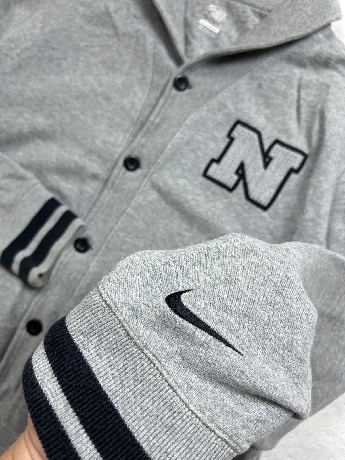 Nike 00s Nike Retro Logo Vintage Avant Garde Cardigan Jacket Size US L / EU 52-54 / 3 - 7 Thumbnail