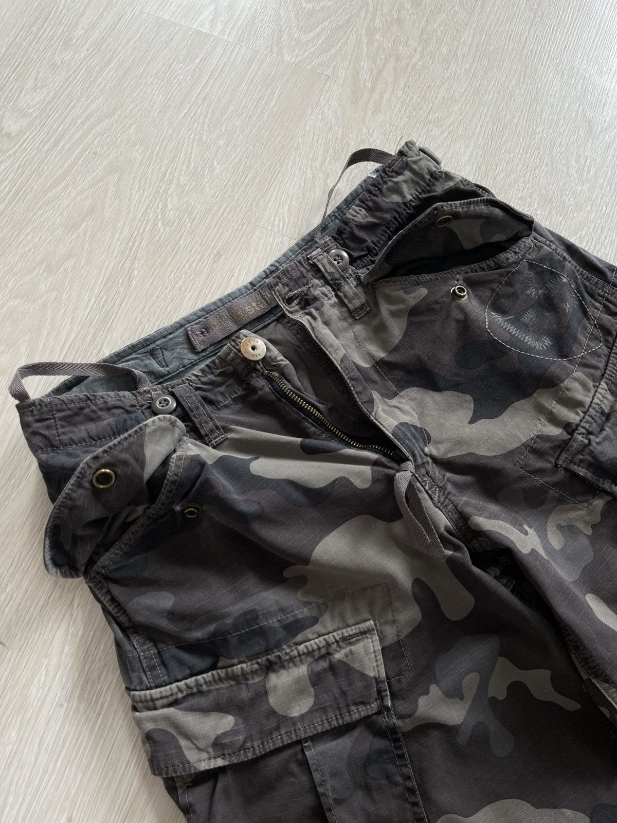 G-Star G Star Raw Military Camo Baggy Distressed Cargo Pants Size US 30 / EU 46 - 6 Thumbnail