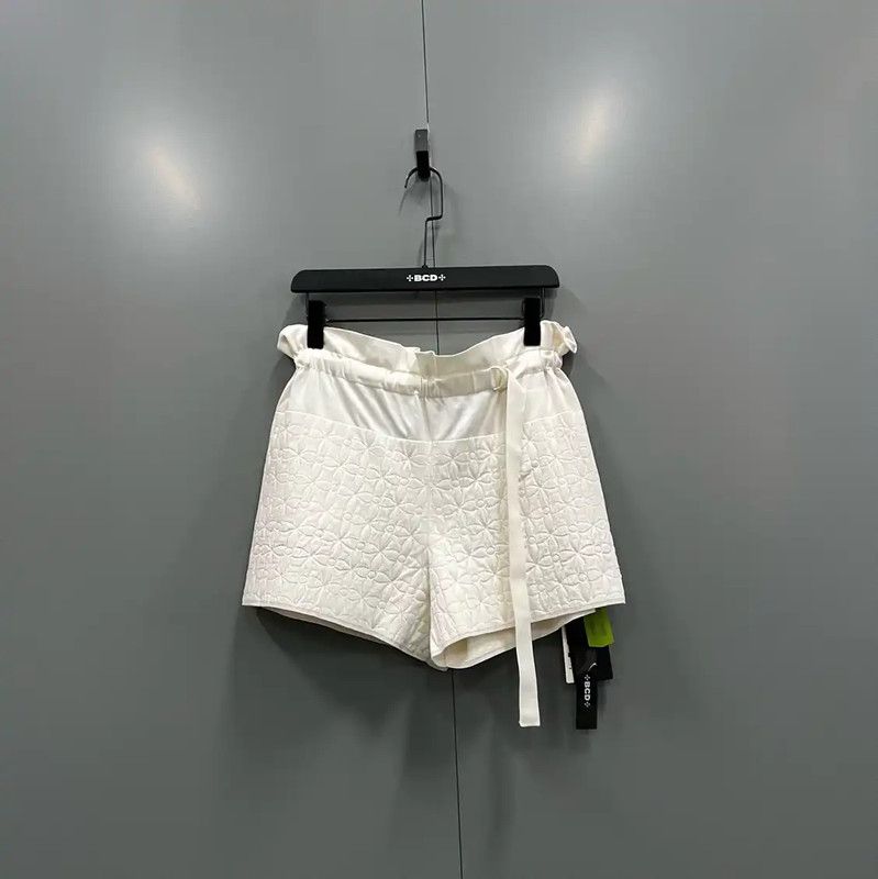 Louis Vuitton Louis Vuitton Summer White Cotton Women’s Shorts 0089 Size 27" / US 4 / IT 40 - 1 Thumbnail