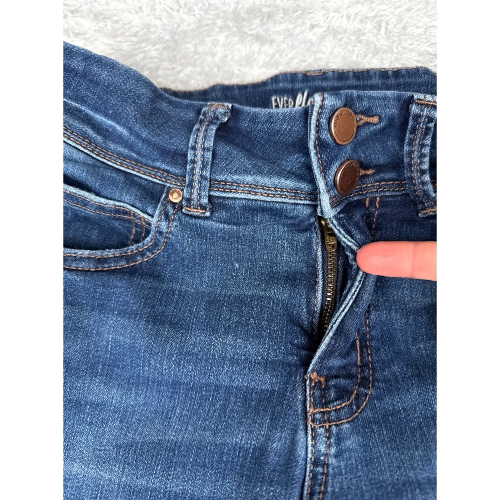 Vintage Maurices Jeans Womens 6 Blue Denim Flared Mid 27x29 5-Pocket Design Distressed Button Zipper Vintage No Size 28" / US 6 / IT 42 - 5 Thumbnail