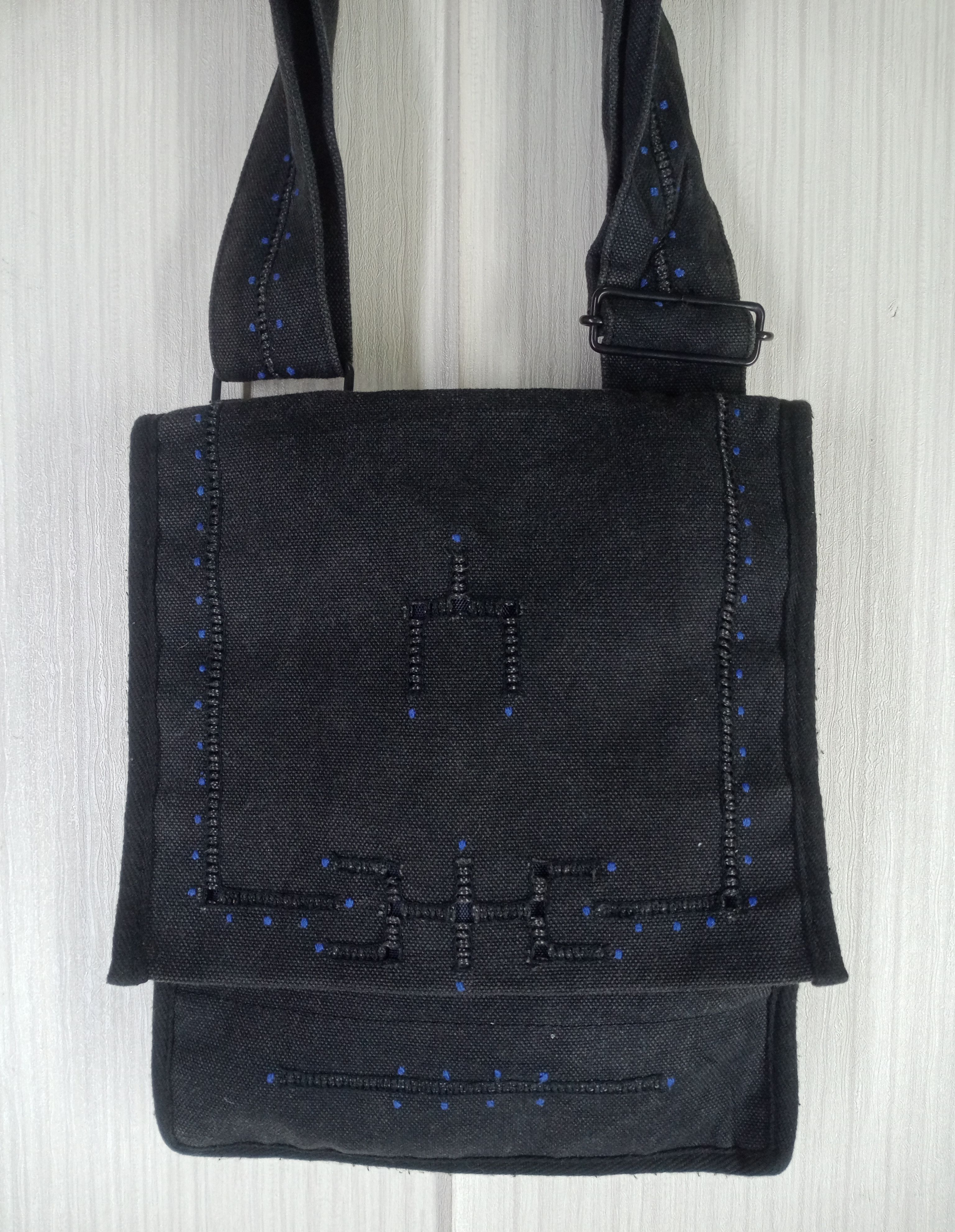 Issey Miyake Vintage Issey Miyake Cross Body Canvas Bag Size ONE SIZE - 3 Thumbnail