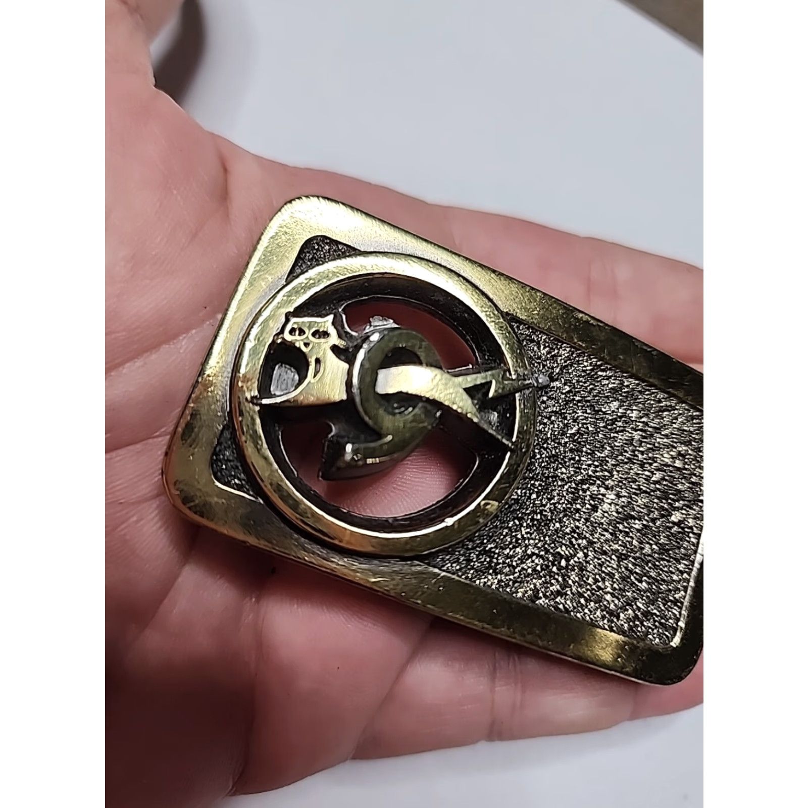 Vintage VINTAGE 1980s Nine Lives Cat Logo Brass Belt Buckle Adult Unisex Gold with Patina Rockabilly Accessories Size ONE SIZE - 2 Thumbnail
