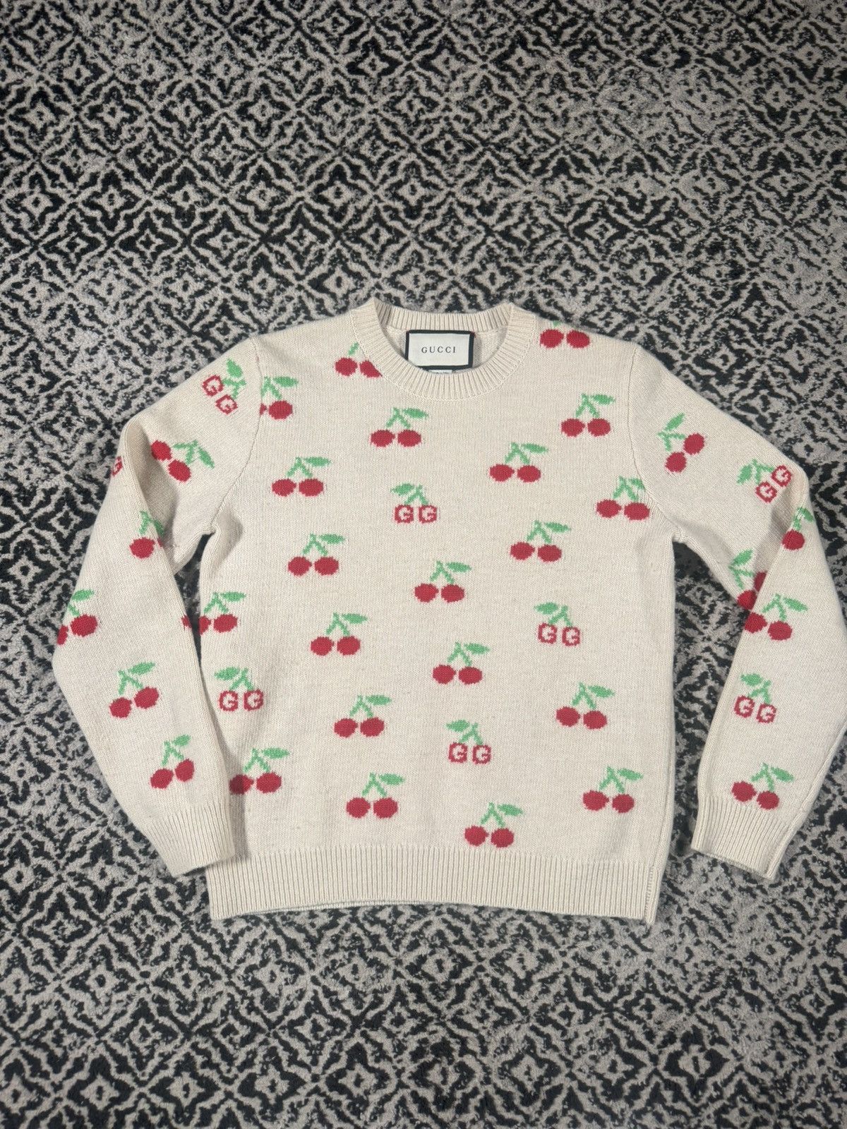 Gucci Gucci Wool Cherry Sweater Pullover Size Small Cream/Red Size S / US 4 / IT 40 - 1 Thumbnail