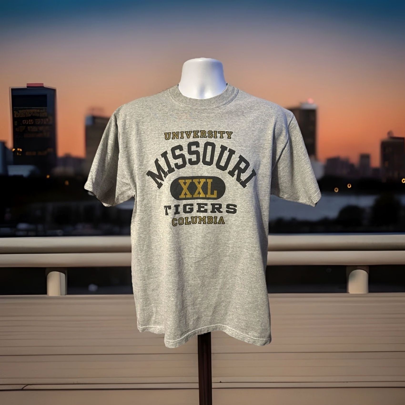 Fruit Of The Loom VINTAGE Mizzou Tigers Shirt Men Large Heather Gray Nike? Size US L / EU 52-54 / 3 - 4 Thumbnail