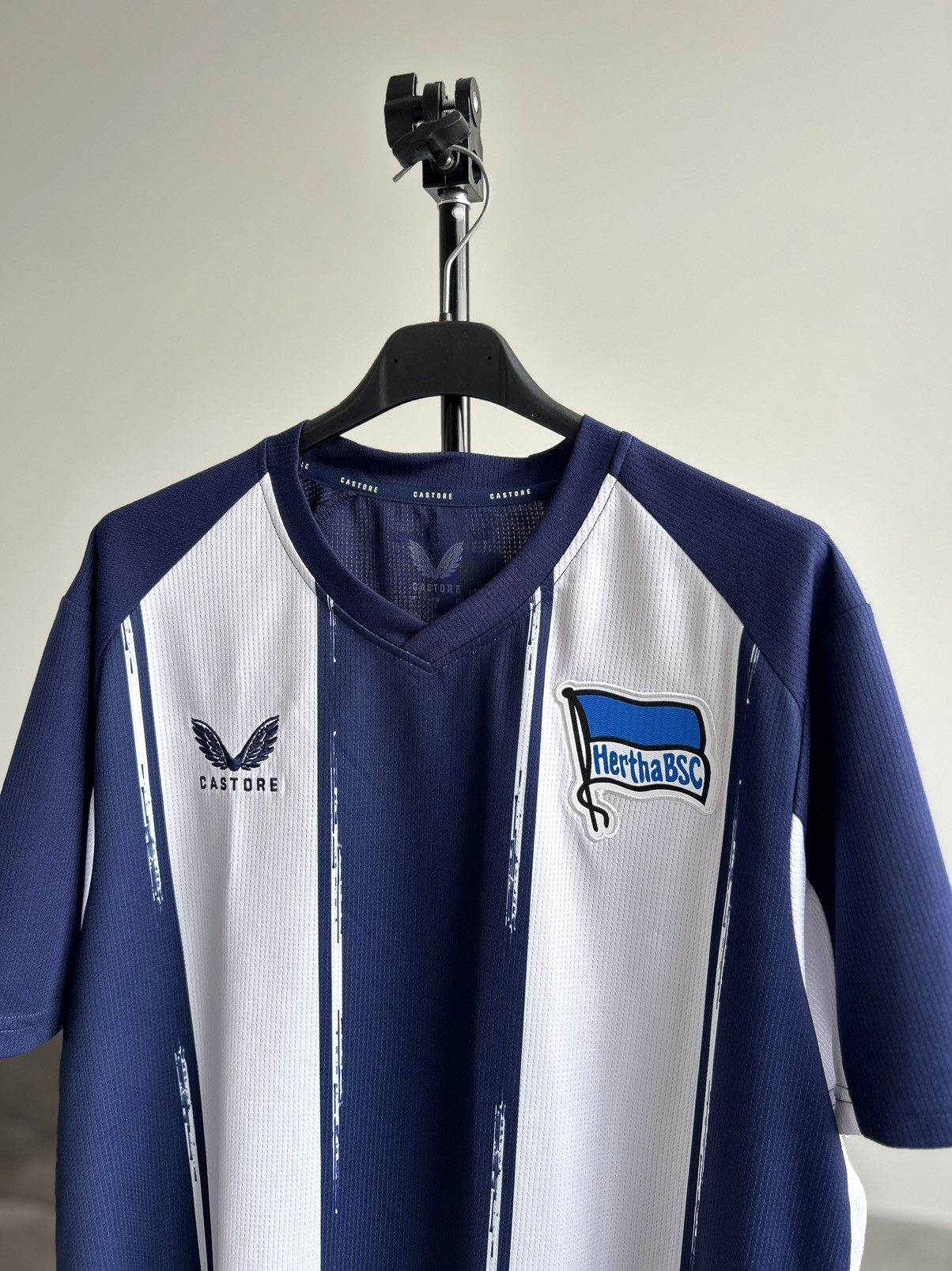 Castore Castore Hertha BSC Home 2025/26 Football Jersey Shirt Size US L / EU 52-54 / 3 - 2 Thumbnail