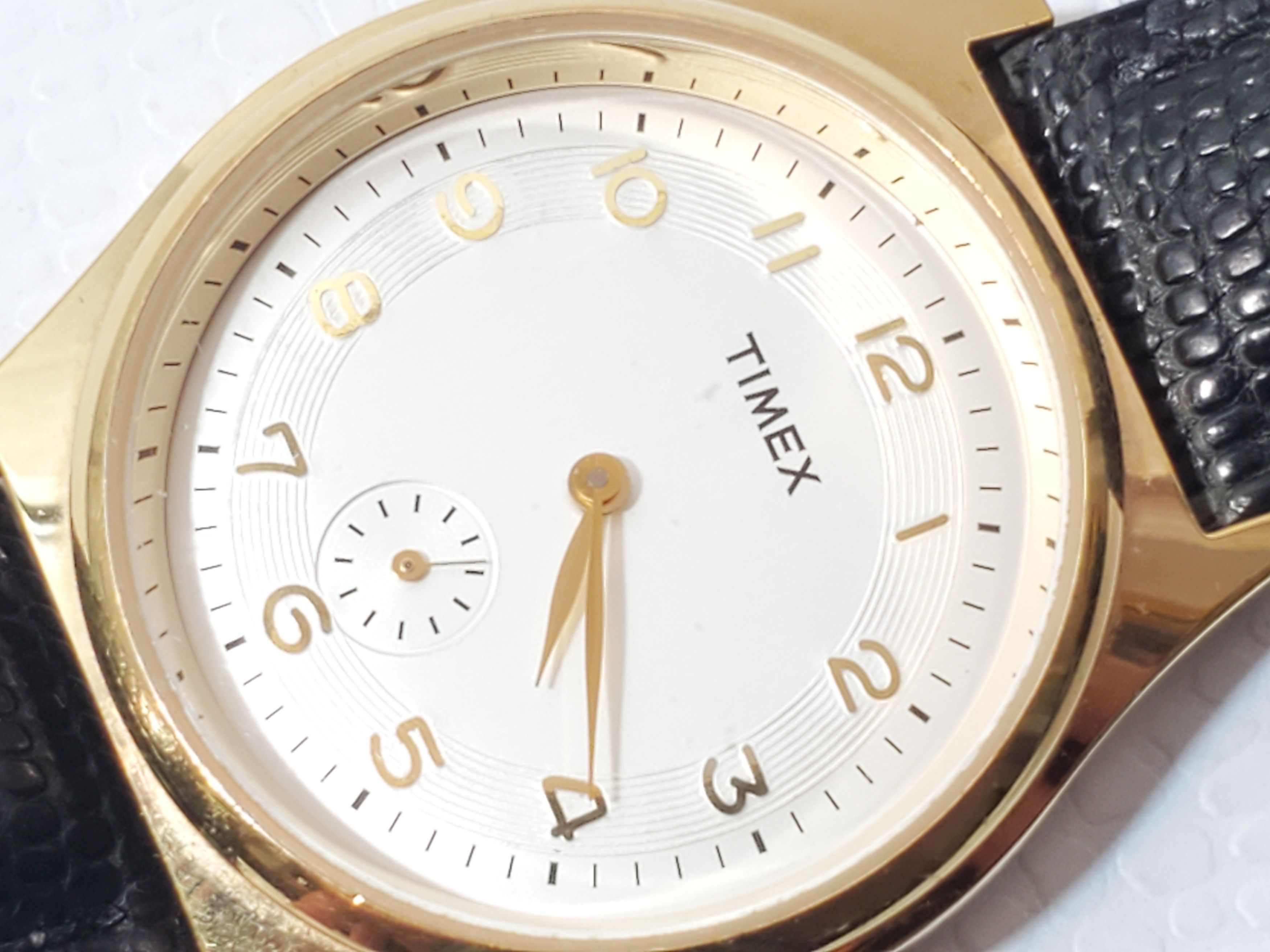 Timex Vintage Timex Men Watch Silver Dial Black Leather Croc Strap Size 36 - 2 Thumbnail