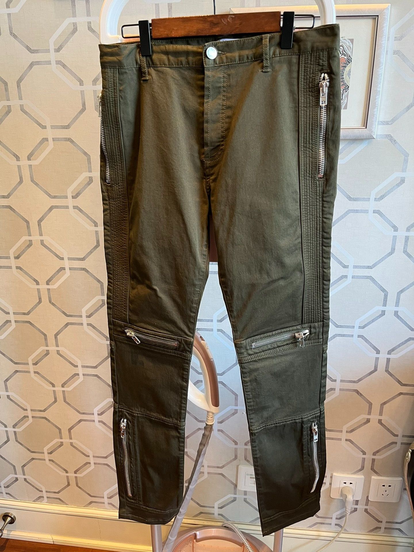 Givenchy Givenchy Multi-Zip Olive Cargo Pants Size US 30 / EU 46 - 1 Thumbnail
