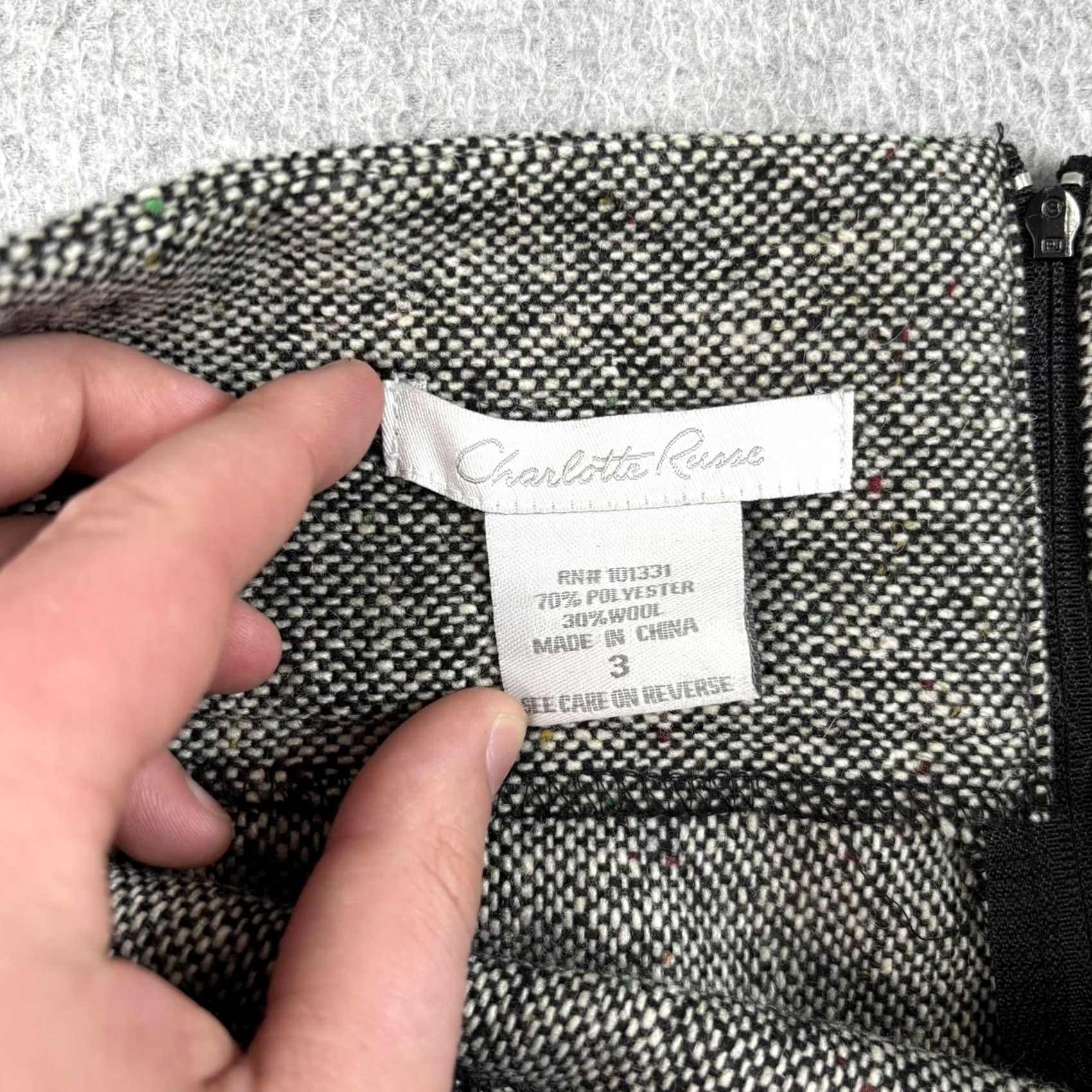 Vintage VINTAGE? No — Charlotte Russe Skirt Teens 3 Gray Tweed Wool Pockets Zipper Mini Casual Preppy 90s? (adjust as needed) Size 26" / US 2 / IT 38 - 3 Thumbnail
