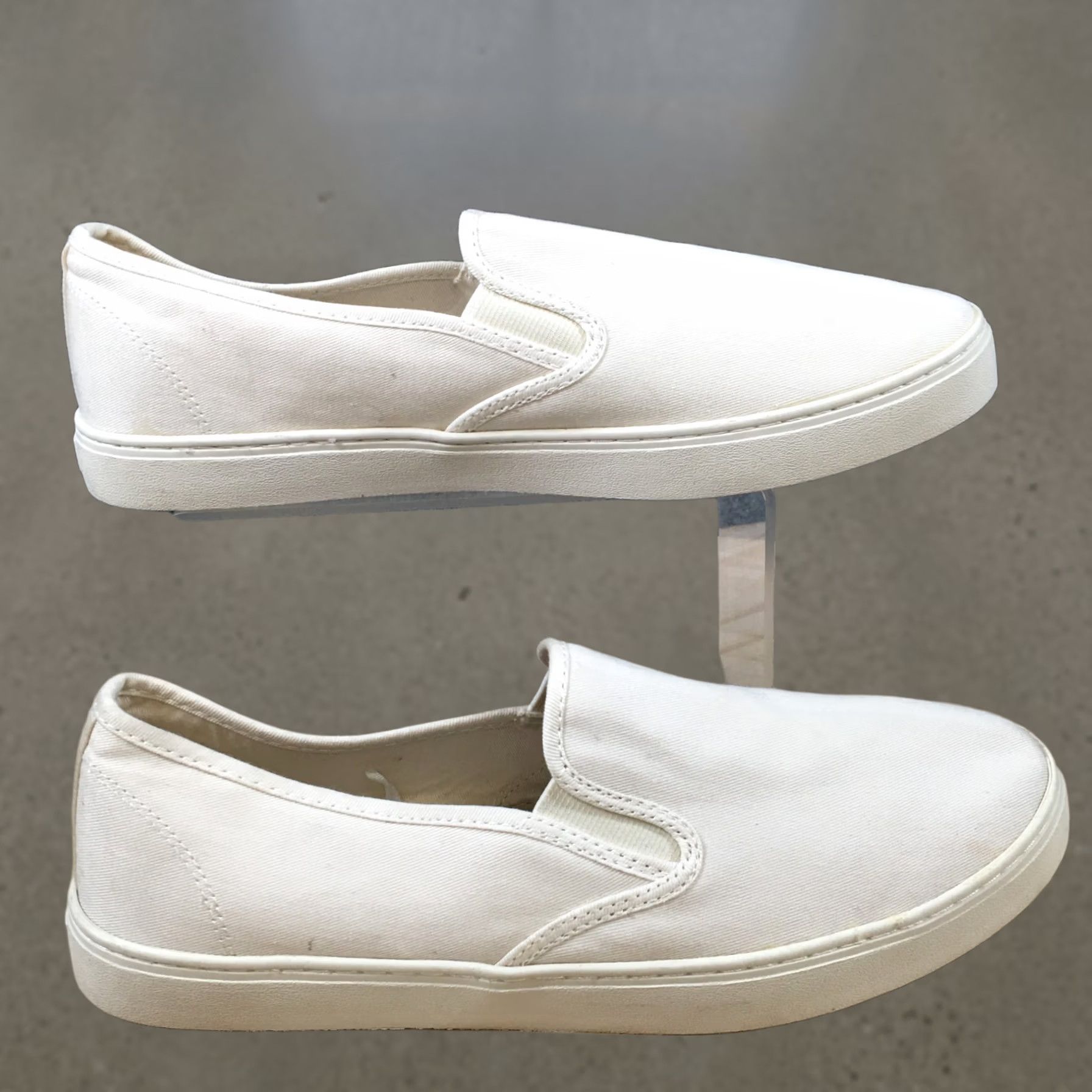 Old Navy Old Navy White Loafer Womens 10 Casual Slip On Canvas Shoes Size US 10 / IT 40 - 1 Thumbnail