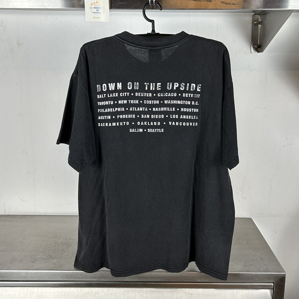Band Tees Vintage 90s Soundgarden Down on the Upside Tour T-shirt Size US XL / EU 56 / 4 - 2 Thumbnail
