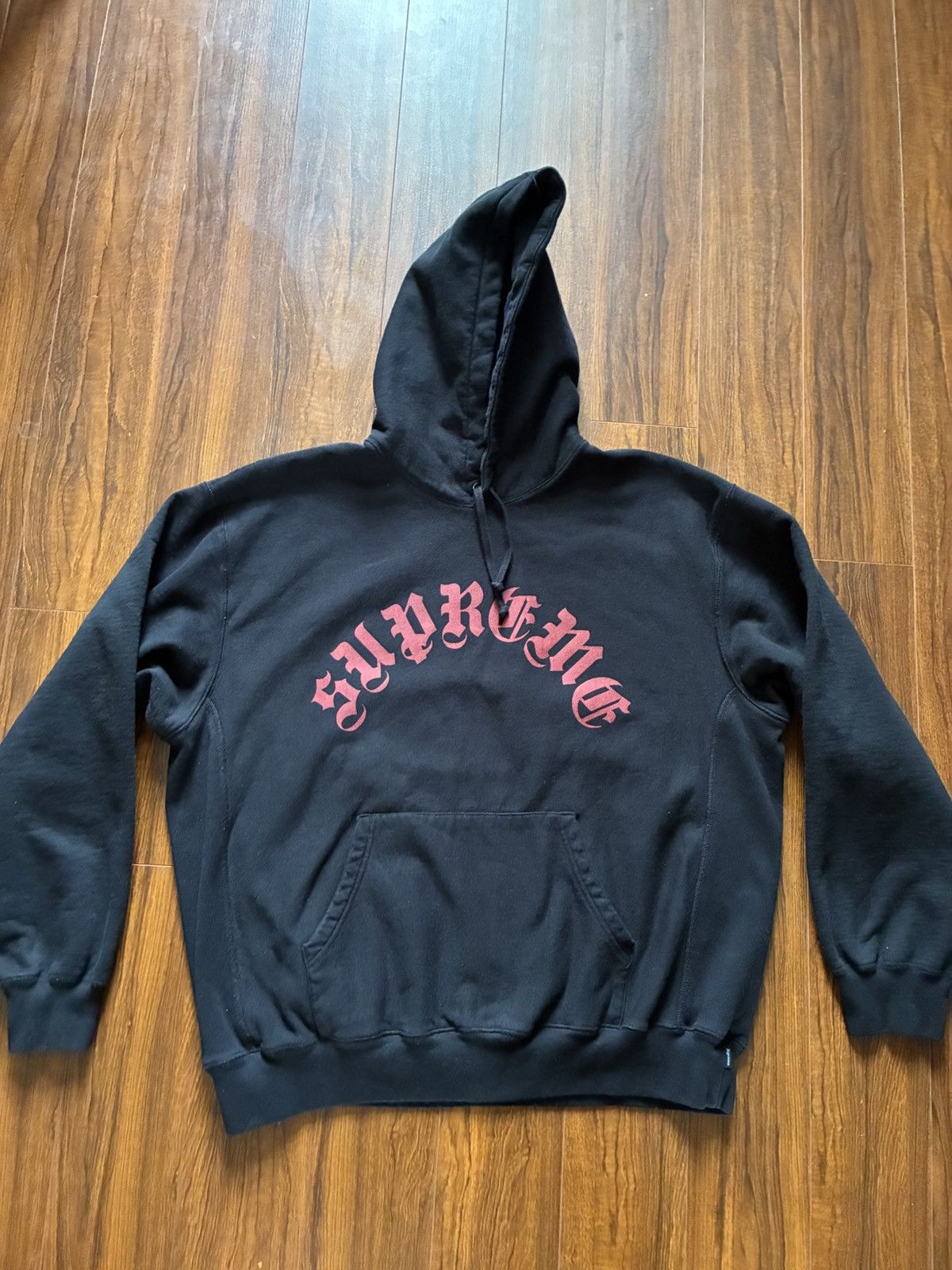 Supreme Authentic Supreme Old English Arc Hooded Sweatshirt. Size XL Size US XL / EU 56 / 4 - 1 Thumbnail