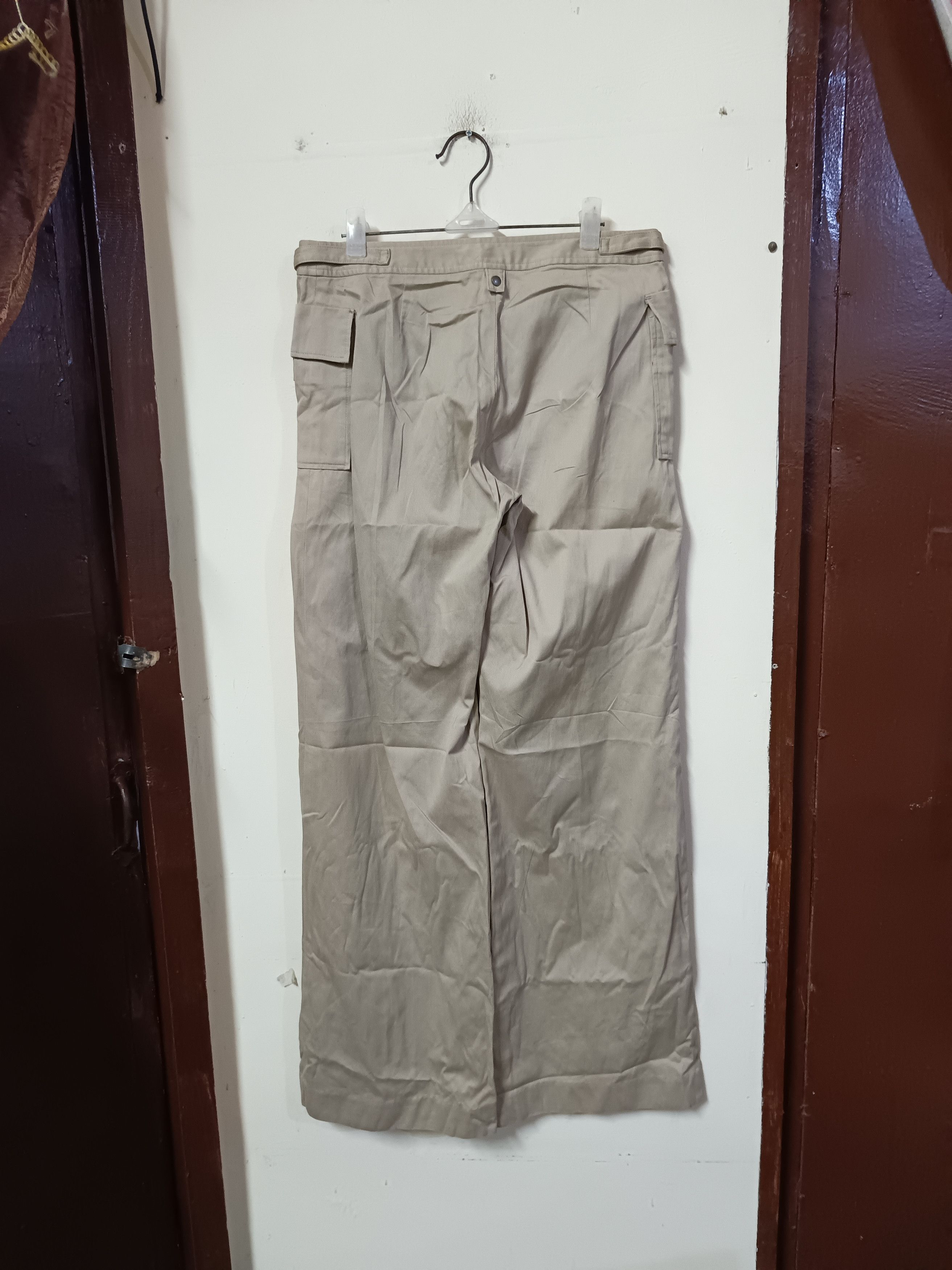Human Woman wide leg cargo style pants