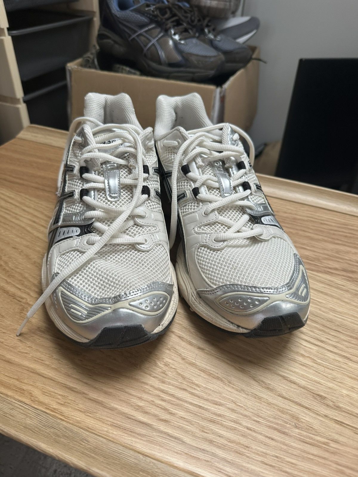 Asics ASICS Gel Nimbus 9 ‘Cream Black’ Size US 11 / EU 44 - 2 Thumbnail