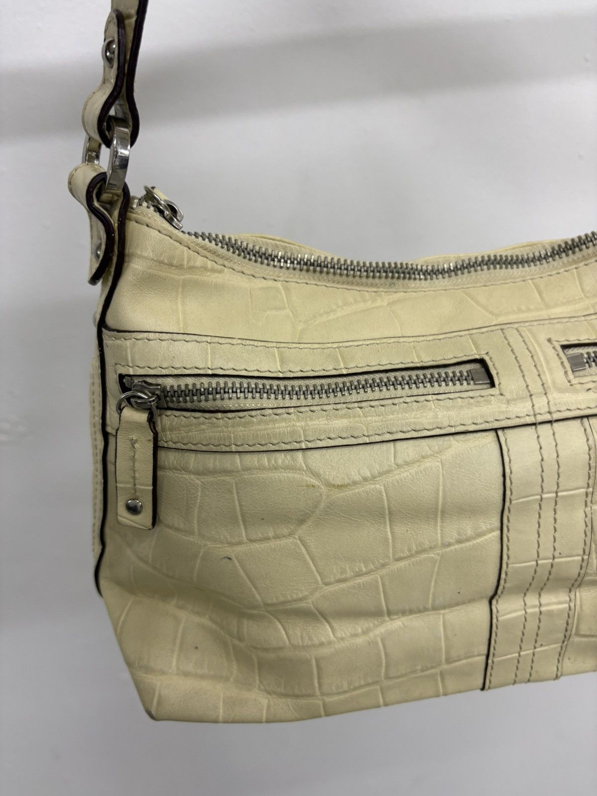 Genuine Leather Vintage Tignanello Ivory Green Leather Bag Y2k Diesel style Size ONE SIZE - 12 Thumbnail