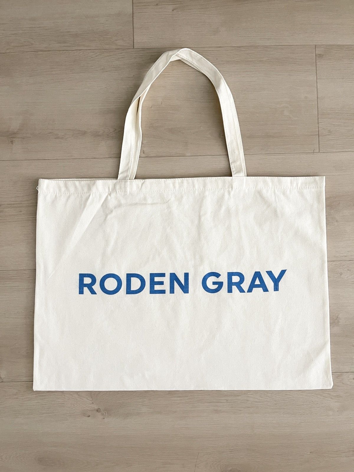 Designer STEAL! Roden Gray Jumbo Tote Bag - NEW Size ONE SIZE - 2 Thumbnail