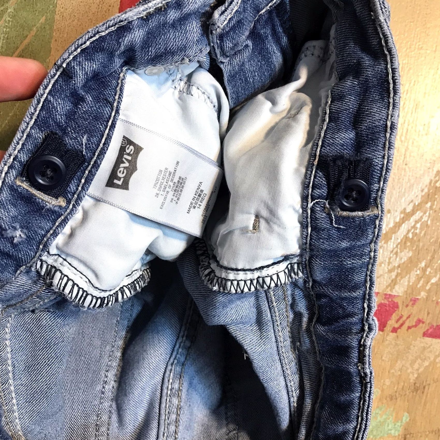 Levi's Levi's Shorts Women Slim Cut-Off Light Blue Denim 2 Inseam 26 Inseam 5-Pocket Zip Button Logo Size 26" / US 2 / IT 38 - 6 Thumbnail