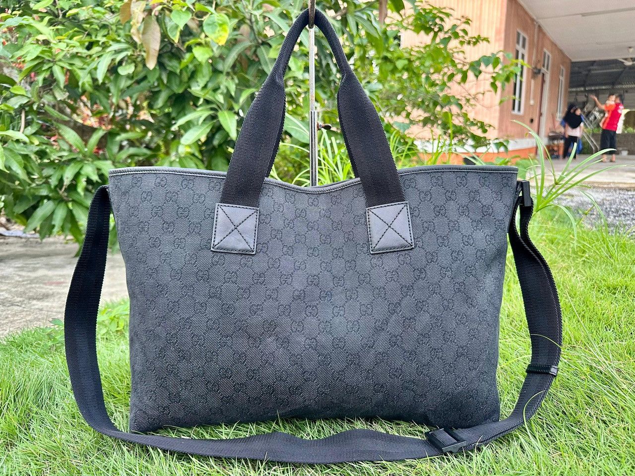 Gucci Authentic Gucci Supreme GG Convertible Medium Tote Bag Size ONE SIZE - 1 Thumbnail