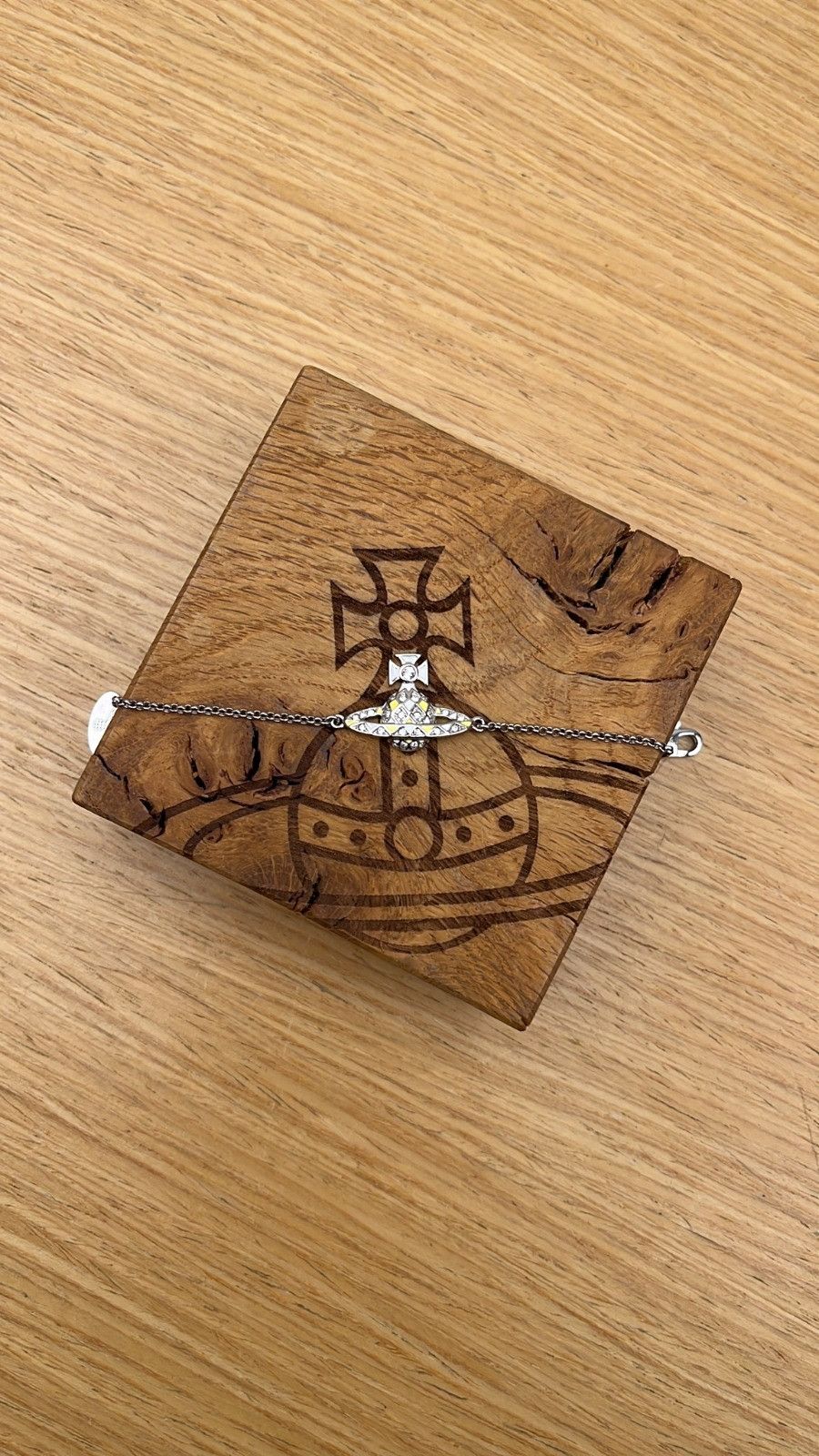 Vivienne Westwood o1f1d3z1025 Size: OS / Harlequin Bas Relief Bracelet Size ONE SIZE - 1 Preview