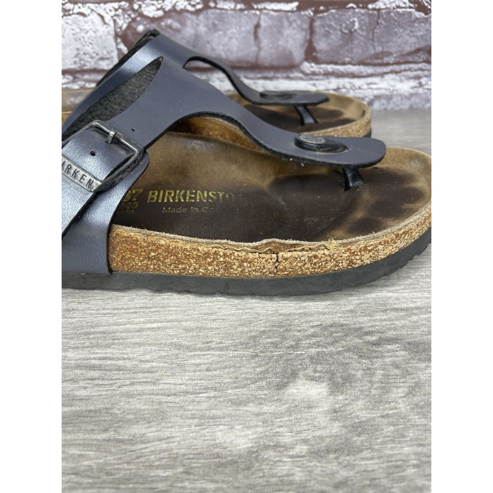 Birkenstock Birkenstock Gizeh Metallic Blue Leather Strap Sandals Women Size US 6 / IT 36 - 16 Thumbnail