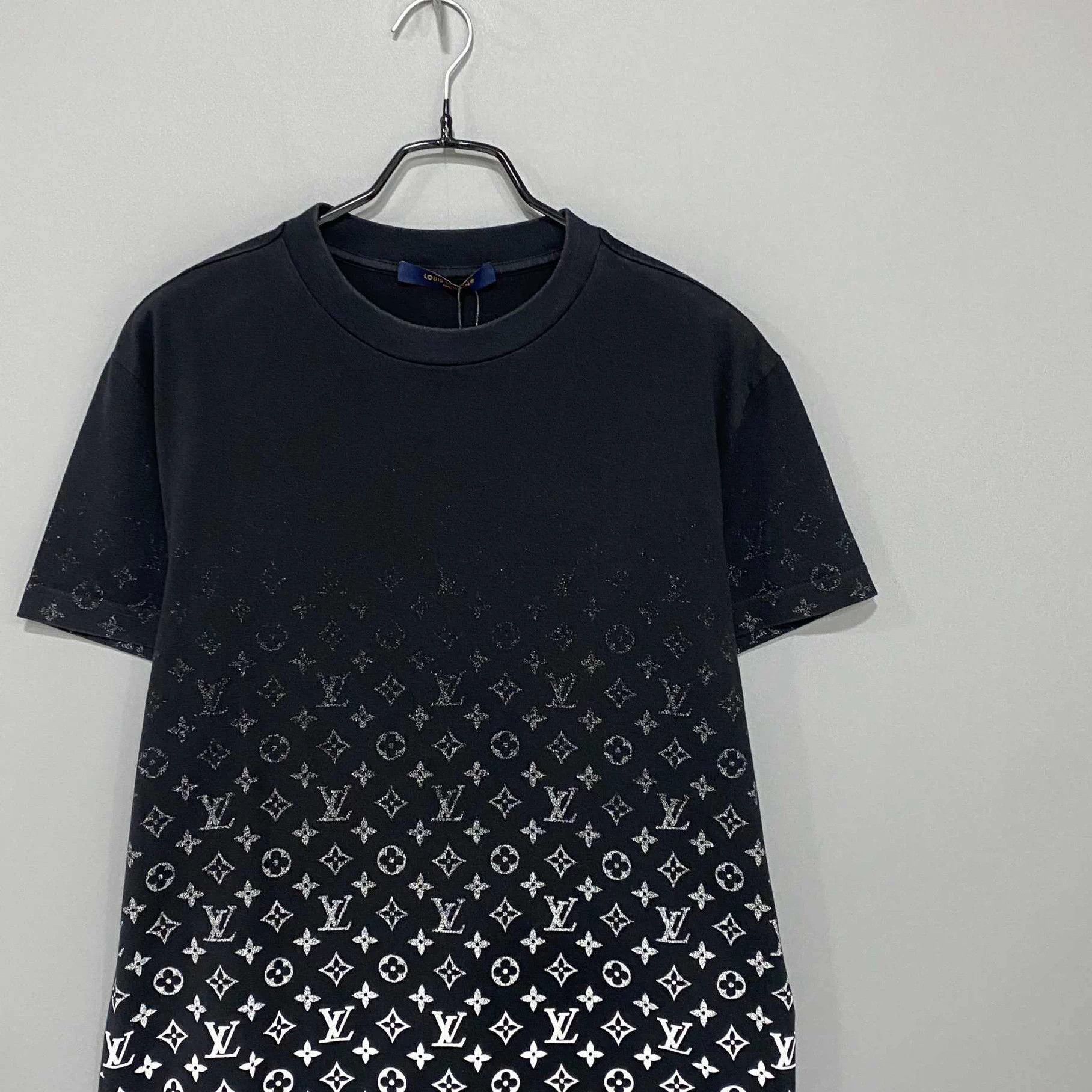 Louis Vuitton LV Black Gradient Monogram AOP T-shirt XS Size XS / US 0-2 / IT 36-38 - 2 Thumbnail