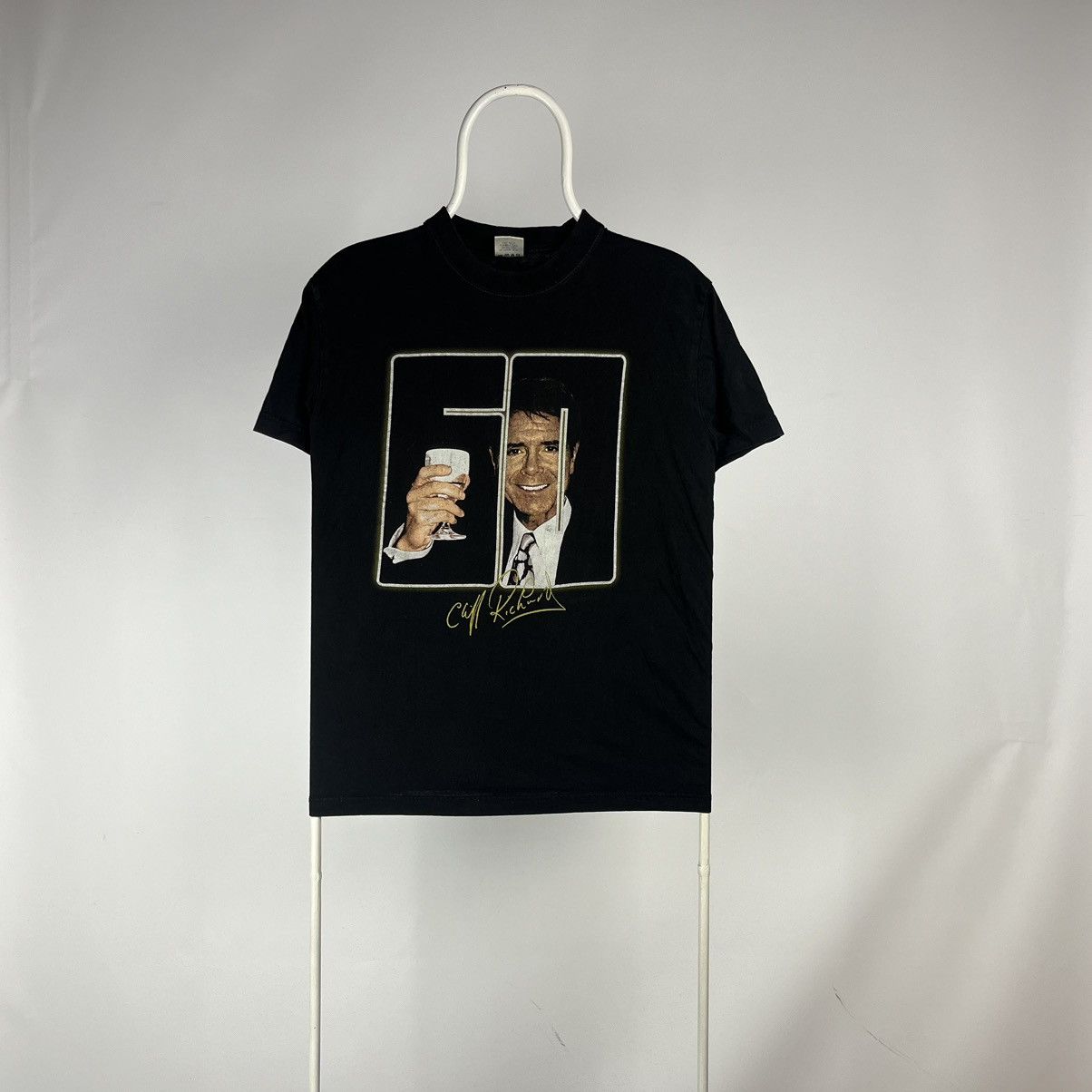Band Tees Cliff Richard Tshirt vintage 50 years size Medium Size US M / EU 48-50 / 2 - 1 Thumbnail