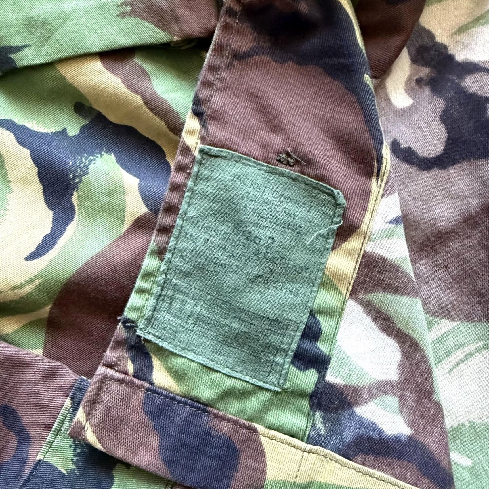 Vintage VINTAGE British Army Combat Jacket Green Camo Military Large Short Field Shirt Size US L / EU 52-54 / 3 - 5 Thumbnail