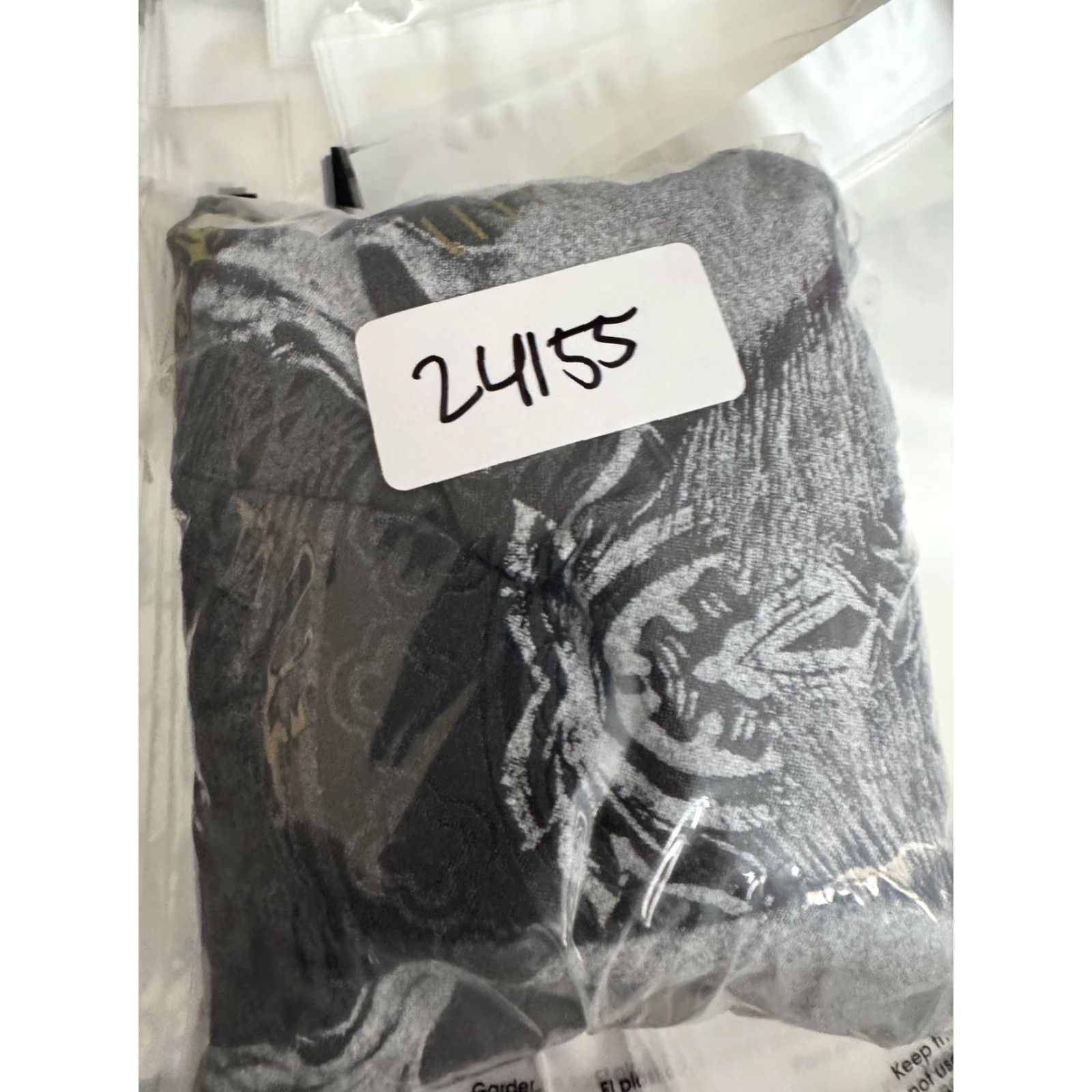 Carbon Carbon Black Shirt Men XL Black Graphic Skull Chain Gothic T-Shirt Biker y2k Size US XL / EU 56 / 4 - 6 Thumbnail