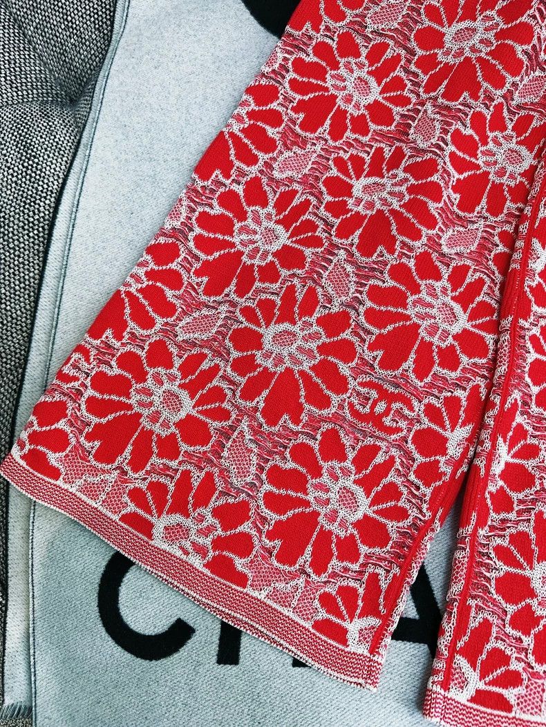 Chanel Chanel 20p red flower hollow knitted wide-leg trousers Size 26" / US 2 / IT 38 - 3 Thumbnail