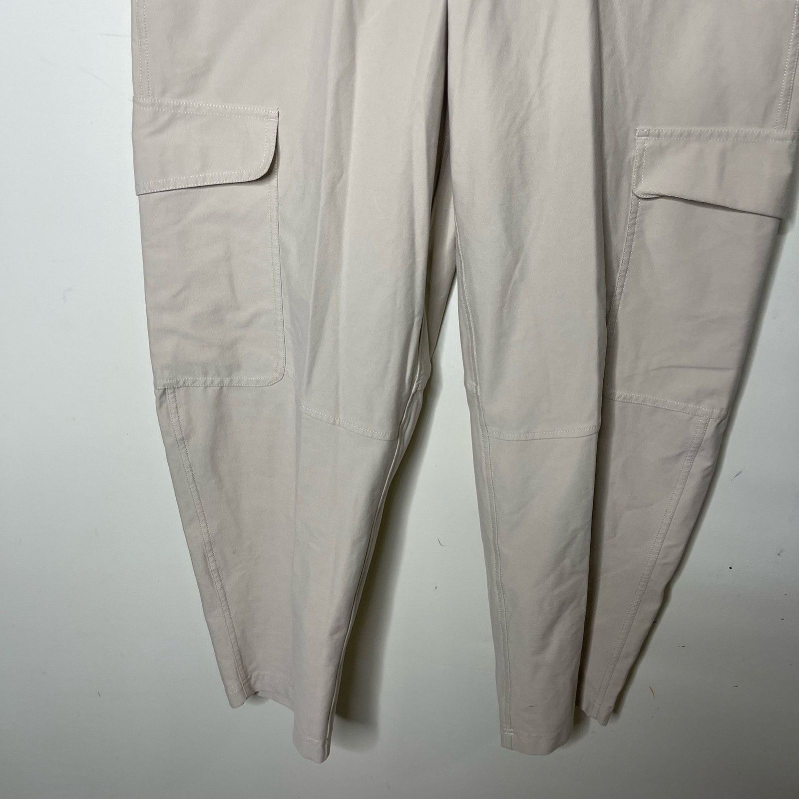 Lululemon Lululemon Light Cargo Pocket High-Rise Pants natural ivory Size 29" - 4 Thumbnail