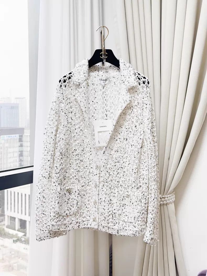 Chanel Chanel Hollow-in Knitted Sequin Diamond Button Knitted Car Size XS / US 0-2 / IT 36-38 - 1 Thumbnail