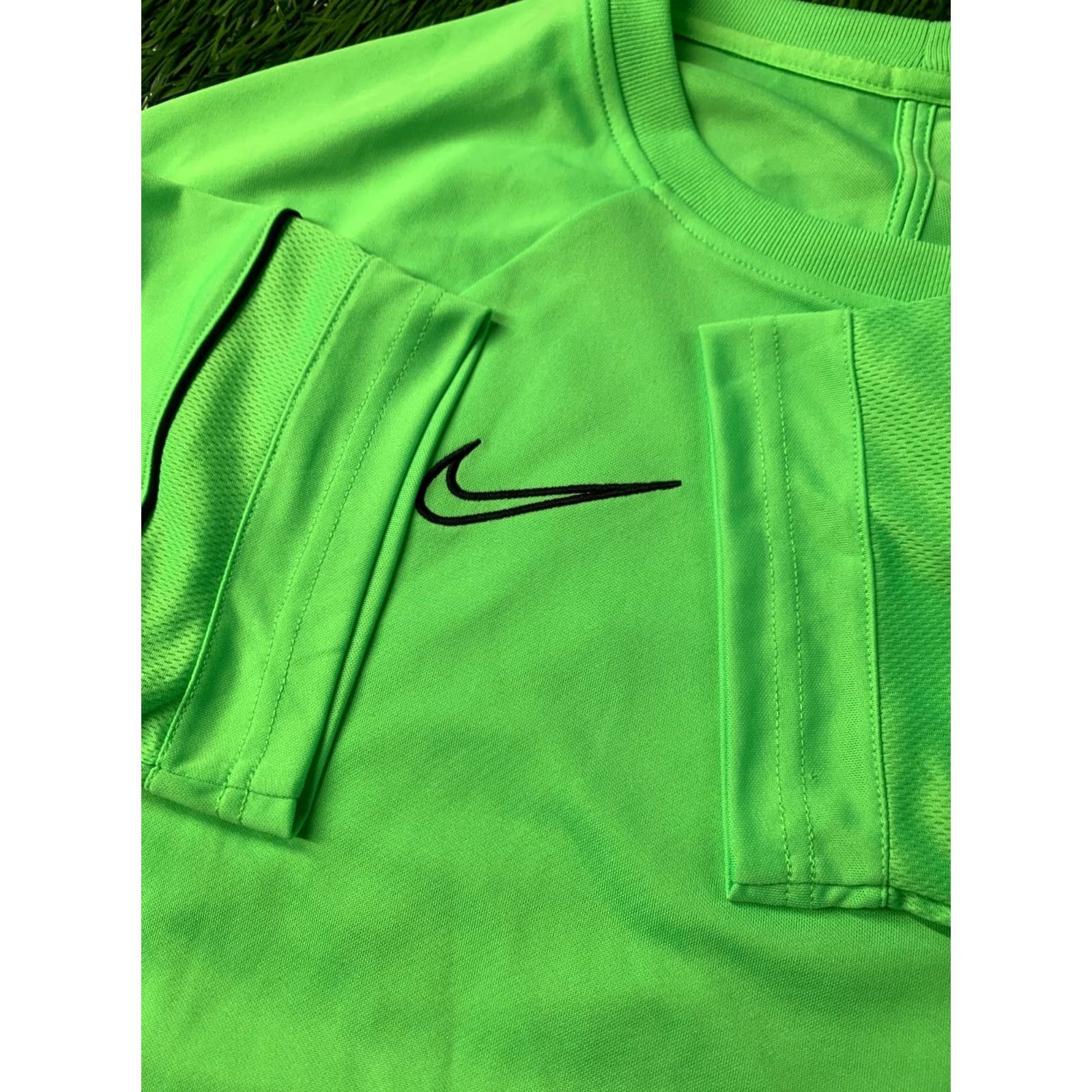 Nike Nike Academy Dri-FIT Original 2021 Men Football Shirt Jersey Tee Size S Green and Black Nike Dri-FIT Football Shirt Mens S Size US S / EU 44-46 / 1 - 4 Thumbnail