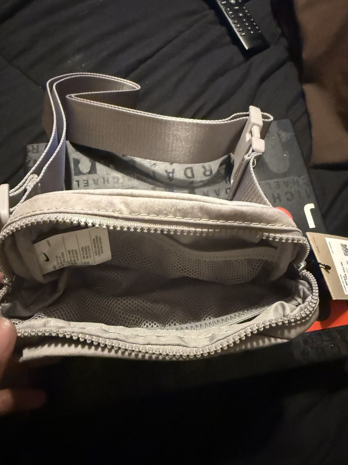 Nike Nike Beige Belt Bag Stylish Nike belt bag. Size ONE SIZE - 3 Thumbnail