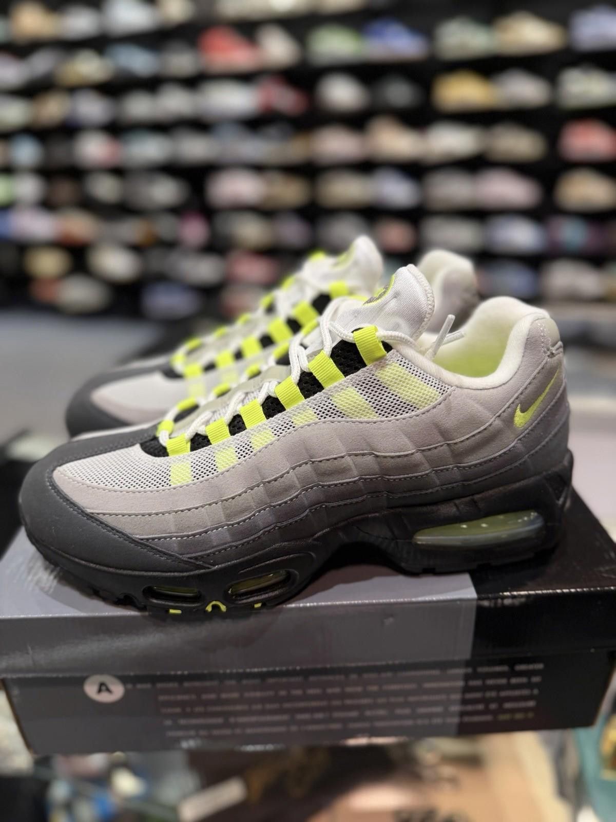 Nike Size 9.5 - Nike Air Max 95 OG 2025/2026 Neon (HM4740 001) Size US 9.5 / EU 42-43 - 4 Thumbnail