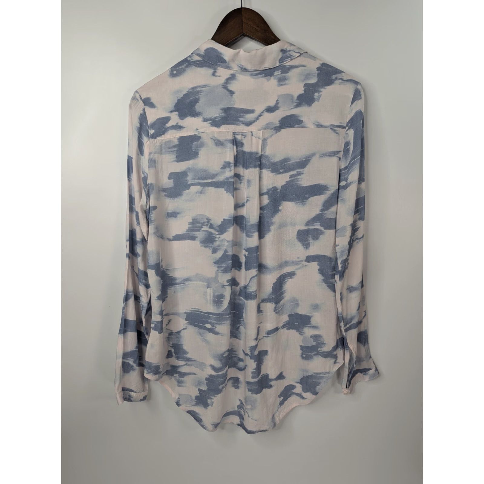 Anthropologie Cloth & Stone Anthropologie Blue Watercolor Button-Up Shirt Small Women V-Neck Tunic Size S / US 4 / IT 40 - 5 Thumbnail
