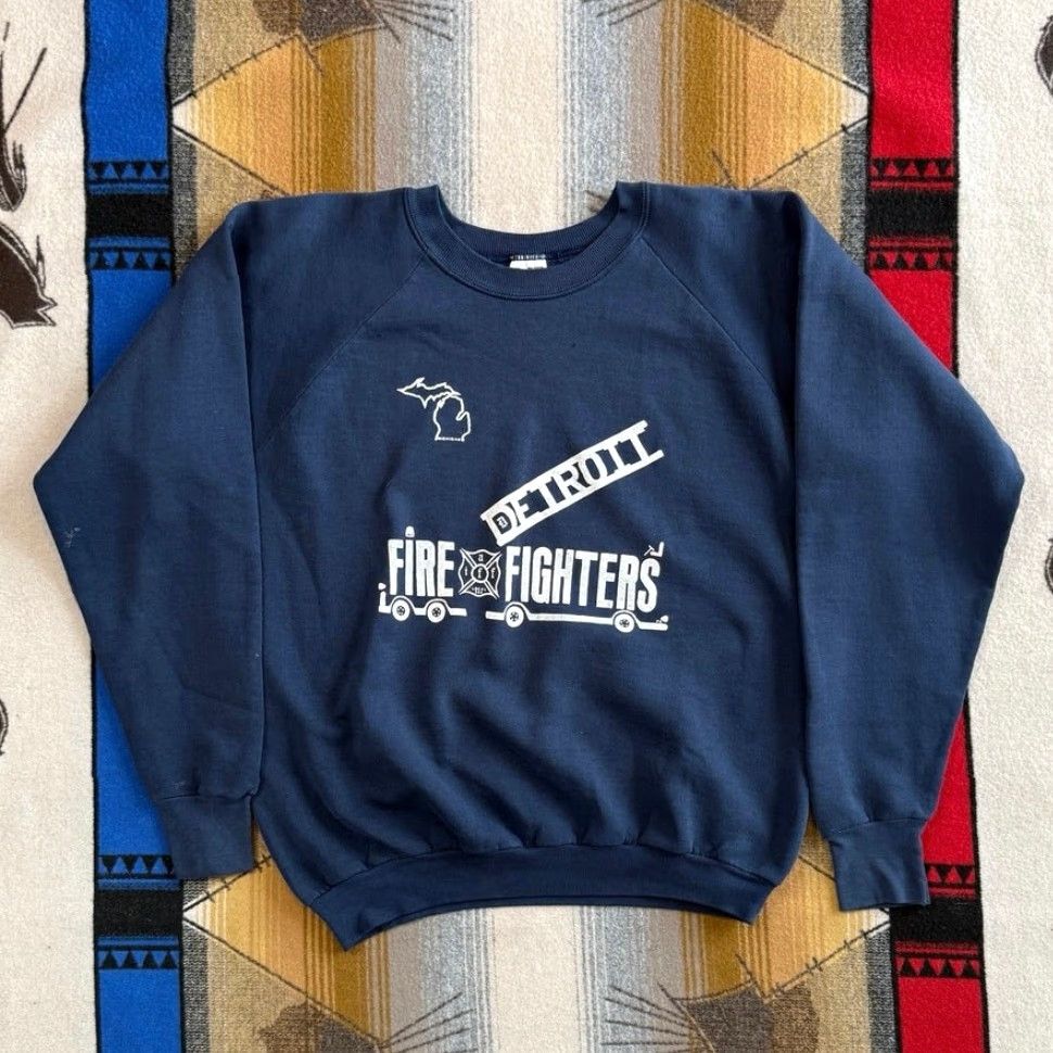 Fruit Of The Loom VINTAGE Detroit Firefighters Crewneck Sweatshirt XL Men Blue 90s Sweatshirt Pullover Crew Neck with Minor Marks Size US XL / EU 56 / 4 - 2 Thumbnail