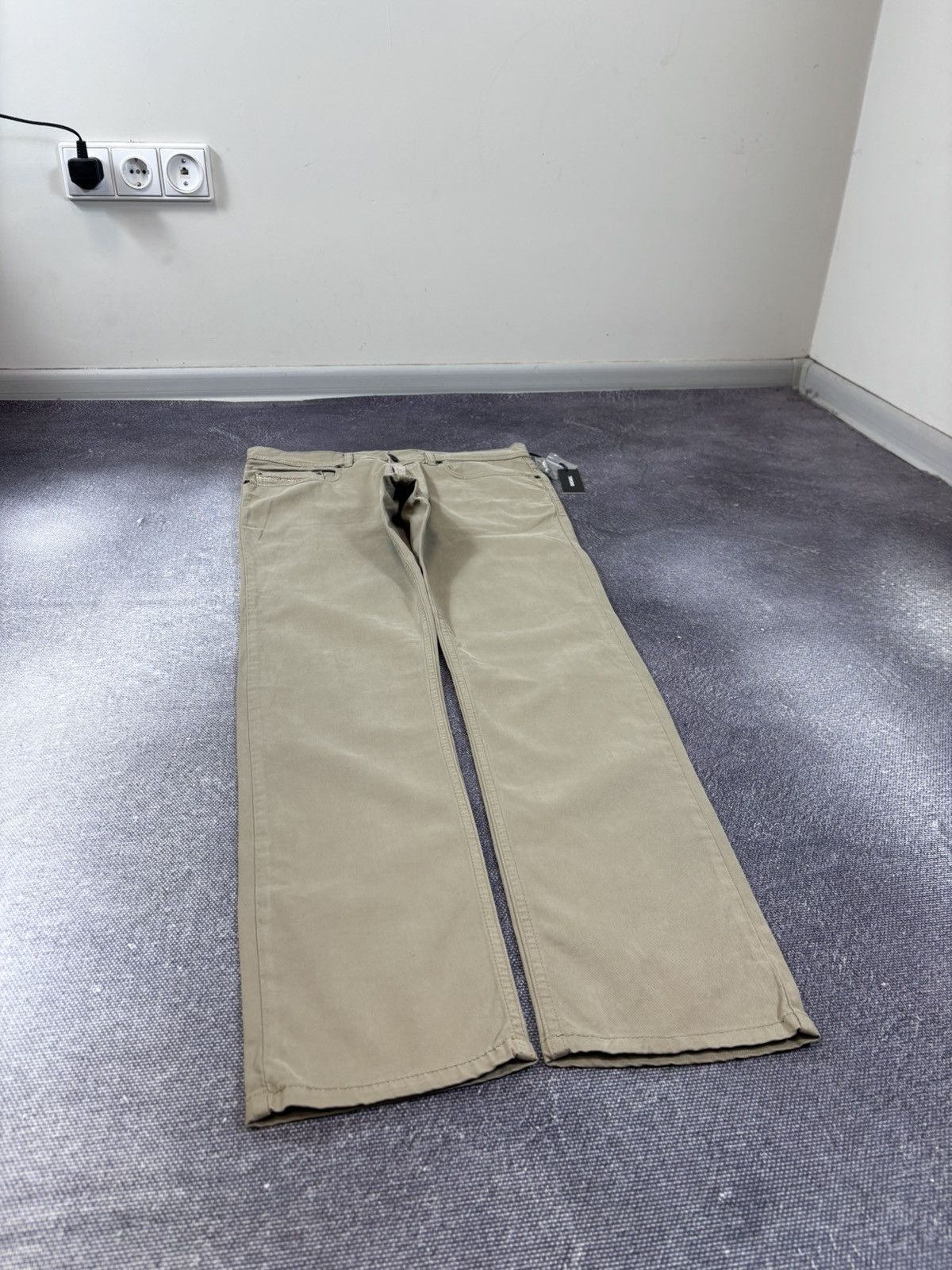 Diesel Diesel NWT Men’s Sand Beige Slim Fit Stretch Chino Pants Size US 30 / EU 46 - 3 Thumbnail