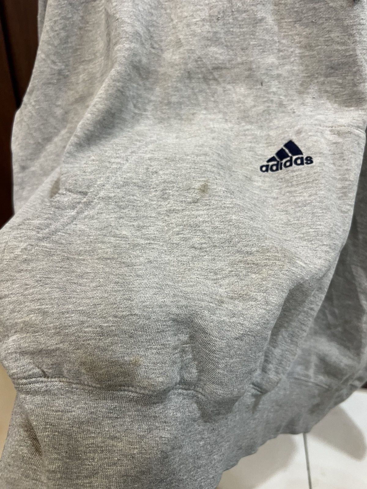 Adidas Vintage Adidas Center Yankees Trashed Hoodies Size US XL / EU 56 / 4 - 4 Thumbnail