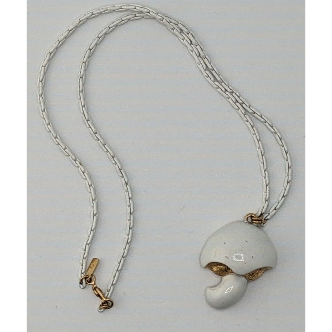 Monet Vintage Monet Cottagecore Mushroom White And Gold Pendant Ne Size ONE SIZE - 6 Thumbnail