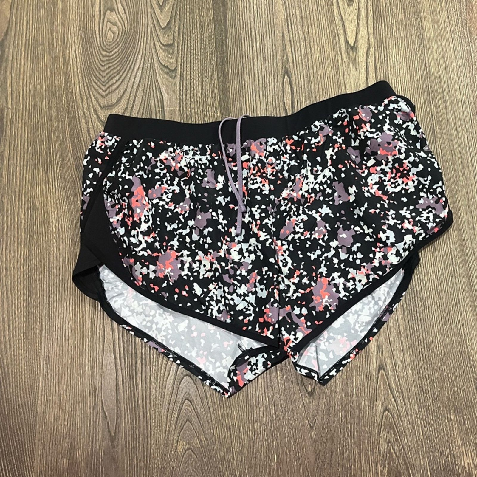 Under Armour Under Armour Women Fly by 2.0 Printed Running Shorts Siz XXL Size 36" / US 14 / IT 50 - 1 Thumbnail