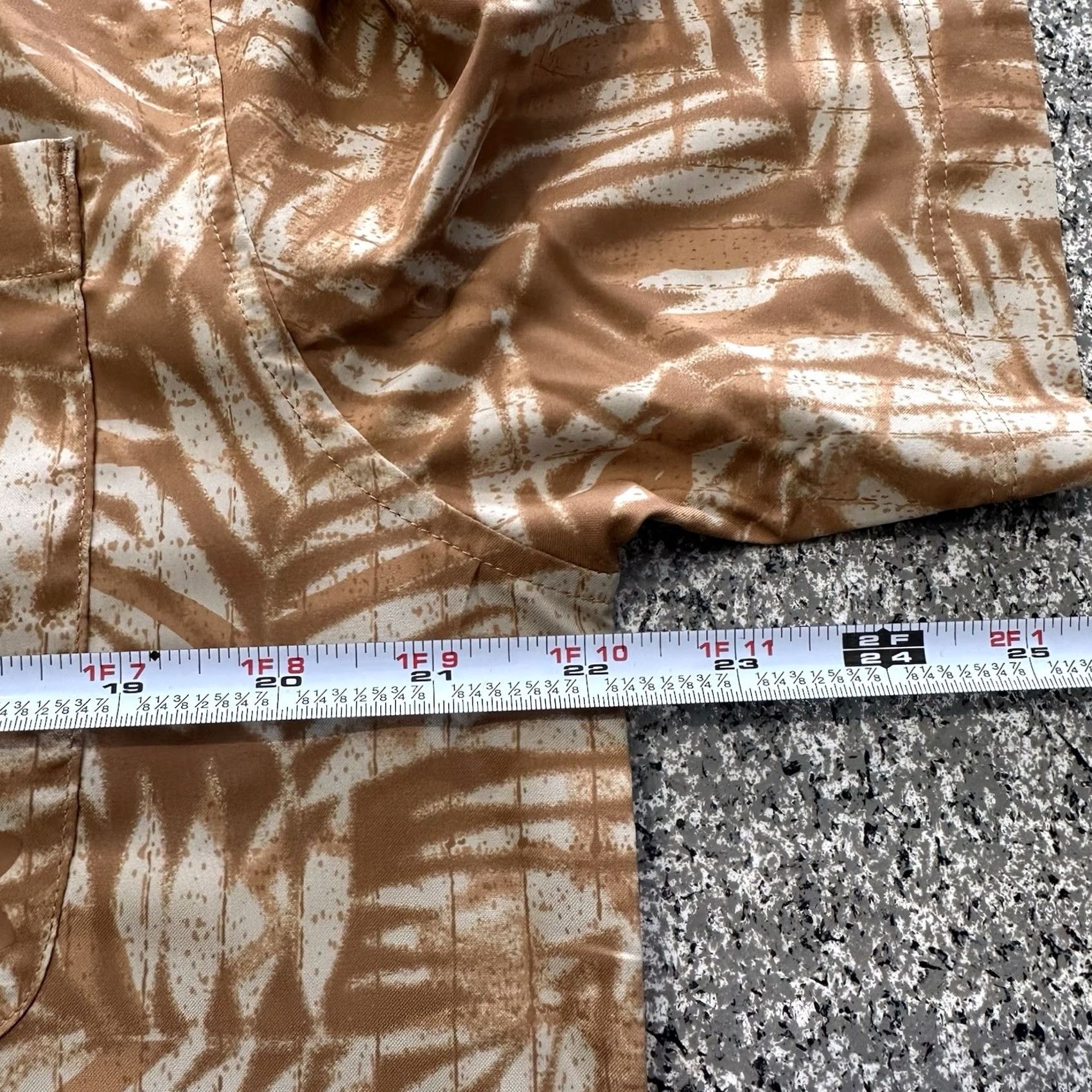 Under Armour Under Armour Button-Up Shirt Mens L Brown Palm Floral Outdoor Essential Camp 6009203 Size US L / EU 52-54 / 3 - 4 Thumbnail