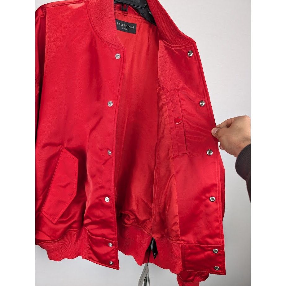 Balenciaga o1rshd1 Oversize Bomber Jacket in Red Size US S / EU 44-46 / 1 - 10 Thumbnail