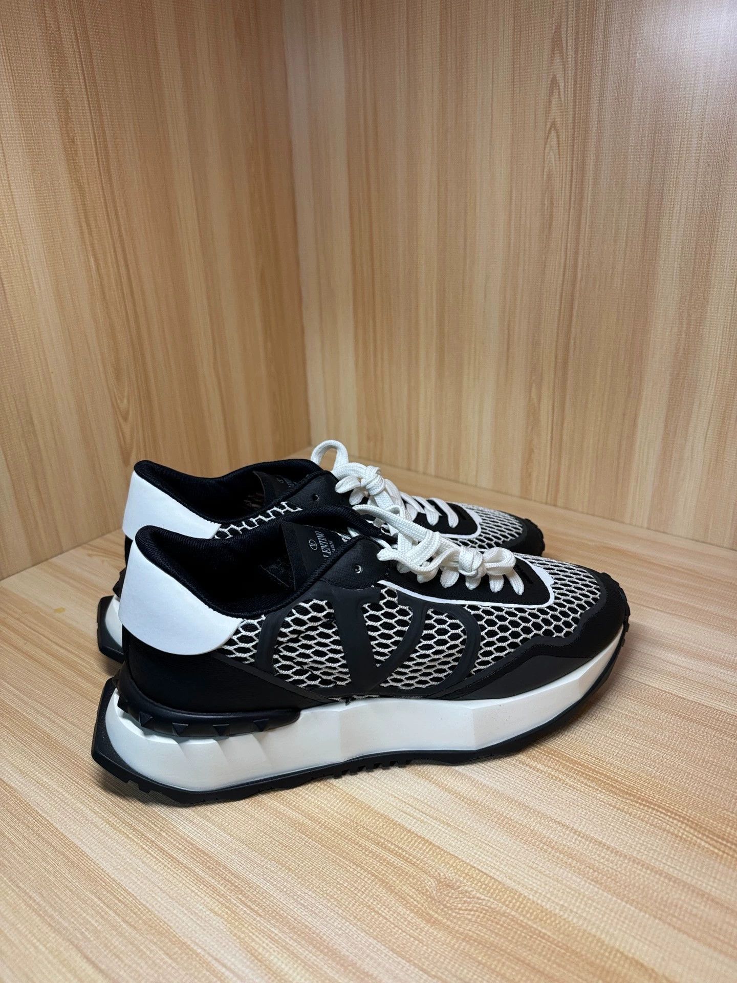Valentino VALENTINO Double Mesh Black & White 41 Rivet Thick Trainer Size US 8 / EU 41 - 3 Thumbnail